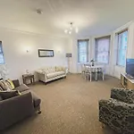 Luxury 2 Beds Apartment By The Sea