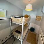 5 Min Walk To The Best Beach! Lovely 3 Bedroom Charming Cottage! - Great Location - Free Parking - Fast Wifi - Smart Tv - Sleeps Up To 6! Close To Bournemouth & Poole Town Centre & Sandbanks