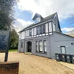 The Chine- A Spacious Studio Close To The Beach