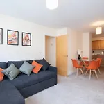 1 Bedroom Apartment In Bournemouth Town Centre - 5 Mins Walk From The Beach- Sleeps Up To 4