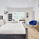 Mount Lodge