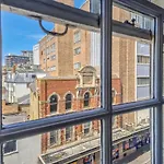 Bournemouth Town Centre 2 Bedroom Apartment, 5 Minutes Walk To The Beach, Sleeps Up To 6