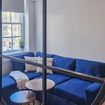 Bournemouth Town Centre 2 Bedroom Apartment, 5 Minutes Walk To The Beach, Sleeps Up To 6