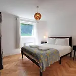 2 Bed Apartment With Balcony, Parking And 3 Min Walk To Beach