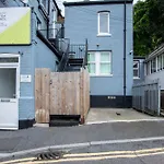 The Loft -Contractors, Professionals, Leisure Guests Parking, Wifi, Bh1, Sleeps Up To 8,