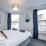 The Loft -Contractors, Professionals, Leisure Guests Parking, Wifi, Bh1, Sleeps Up To 8,