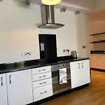 Bright Apartment, Stunning Garden, Sea 5Min Walk