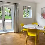 Bright Apartment, Stunning Garden, Sea 5Min Walk