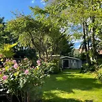 Bright Apartment, Stunning Garden, Sea 5Min Walk