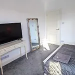 Cosy Bee And Apartment