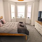 Cosy Bee And Apartment