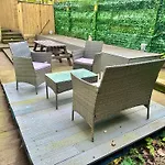 Glen Fern Lodge - Garden Apartment With Parking - Heart Of Bournemouth Town Centre - Close To Beach - Darts And Table Football - Sleeps 11