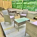 Glen Fern Lodge - Garden Apartment With Parking - Heart Of Bournemouth Town Centre - Close To Beach - Darts And Table Football - Sleeps 11