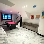 The Secret Agent Apartment - Brought To You By Coastline Retreats - Brand New - 2 Mins Walk To Beach - Childrens Play Den - Pool Table - Time Crisis Arcade Machine