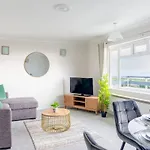 Breath Taking Sea View 2 Bedroom Sleeps 6- Parking