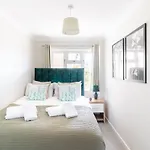 Wow! Seaview Beach Apartment Sleeps 6-Free Parking