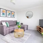 Wow! Seaview Beach Apartment Sleeps 6-Free Parking