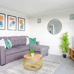 Breath Taking Sea View 2 Bedroom Sleeps 6- Parking