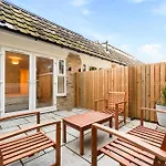 Beach Vibes Garden Apartment Close To Town Centre & Beach