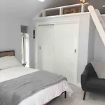 Modern Luxury Compact Cabin On The Jurassic Coast