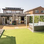 Hot Tub, Games Room & Cinema In Bournemouth, Excellent Ratings On Other Sites