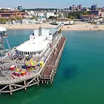 Brand New Apt - Beach Breeze Spacious 1-Bedroom Apartment With Parking - Sleeps 4 Ppl- Internet