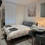 Shelbourne Den