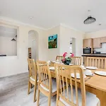 Lovely Spacious House, 300M From Beach, With Parking