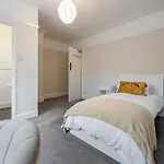 Lovely Spacious House, 300M From Beach, With Parking