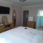 The Rosscourt Guest House-Free On Site Parking (Adults Only)