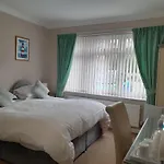 The Rosscourt Guest House-Free On Site Parking (Adults Only)