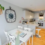 Stunning Bright Two Bedroom Apartment In Southbourne