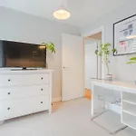 Stunning Bright Two Bedroom Apartment In Southbourne