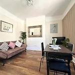 The Bournemouth Hideaway - Beautiful Central Flat - 10 Mins Walk To Beach - Brought To You By Coastline Retreats