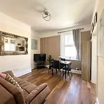 The Bournemouth Hideaway - Beautiful Central Flat - 10 Mins Walk To Beach - Brought To You By Coastline Retreats