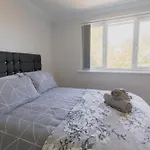 Newly Refurbished Two Bedroom Flat Near Town Centre