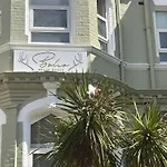 The Boho - 4 Min Walk To Beach & Town