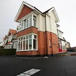 Diamond - Southbourne Grove Villa Apartment 3