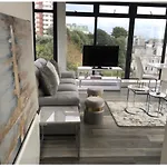 Penthouse- Cosy With Sea View