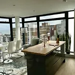 Penthouse- Cosy With Sea View