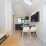 Super Cool Luxury Studio Near The Beach - Smart Tv, Fast Wifi
