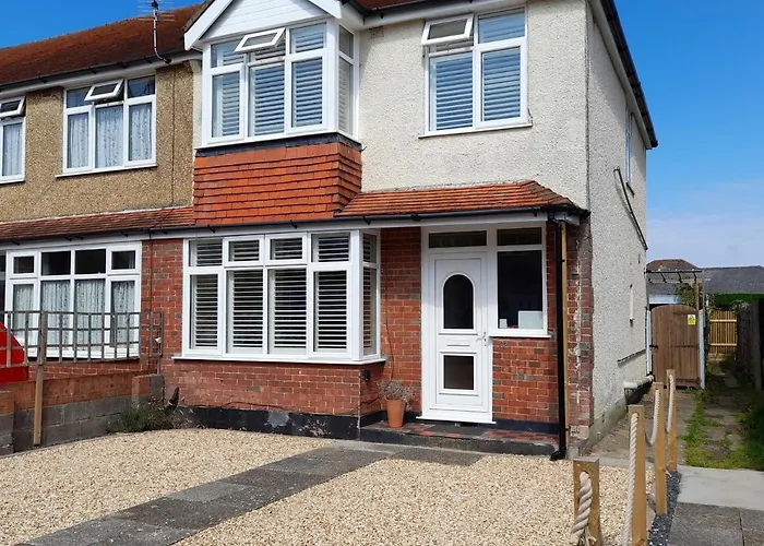 32 Cranleigh Close