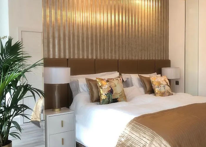 The Palms Lux Living Condo B\'Mouth Town Centre & Beach