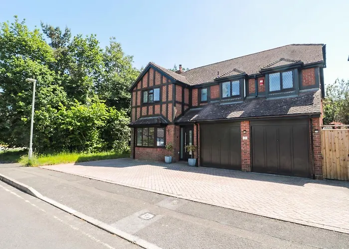1 Charlotte Close