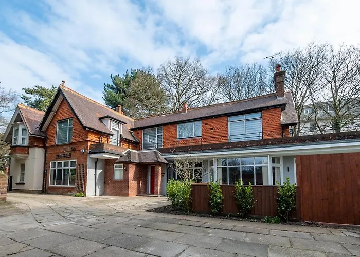 The Manor - Large Luxury Home In Bournemouth - Sleeps 12+