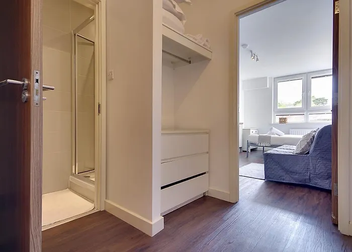 Hill House Holiday Apartments