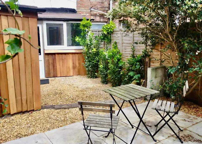 Spacious One Bed With Hot Tub And Garden