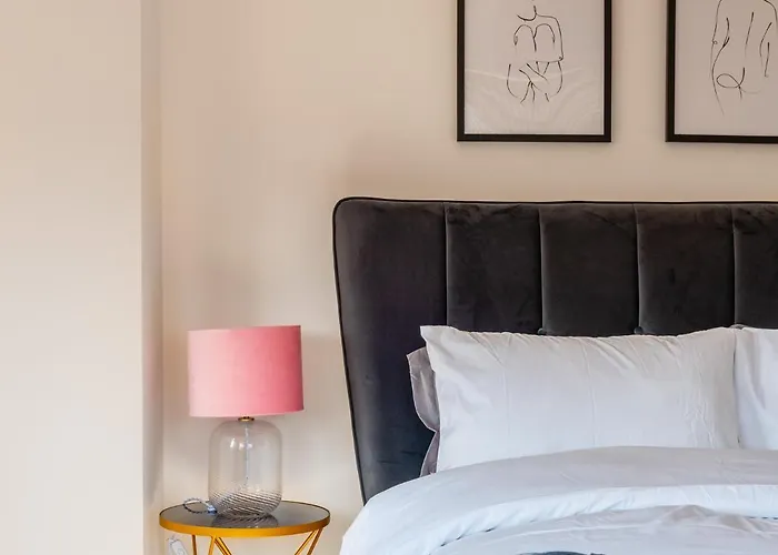 Lovely 2 Bedroom Apartment With Free Parking