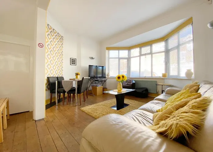 Cosy Old House Free Parking Close To Town & Beach