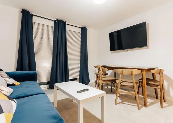 Stunning 2 Bedroom Flat In Town